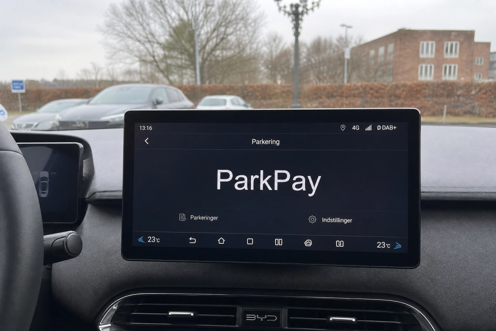Fra 2027 betaler din bil selv for parkeringen: BYD og EasyPark indgår europæisk aftale om ParkPay