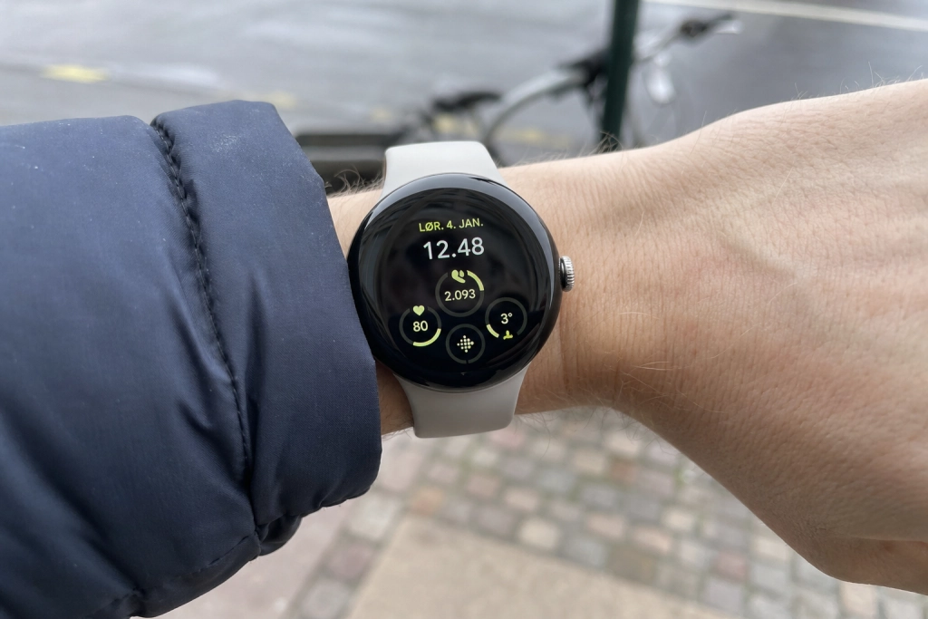 Google indfrier Pixel Watch-løftet: Wear OS 7 giver op til ti procent mere batteri uden hardware-skift