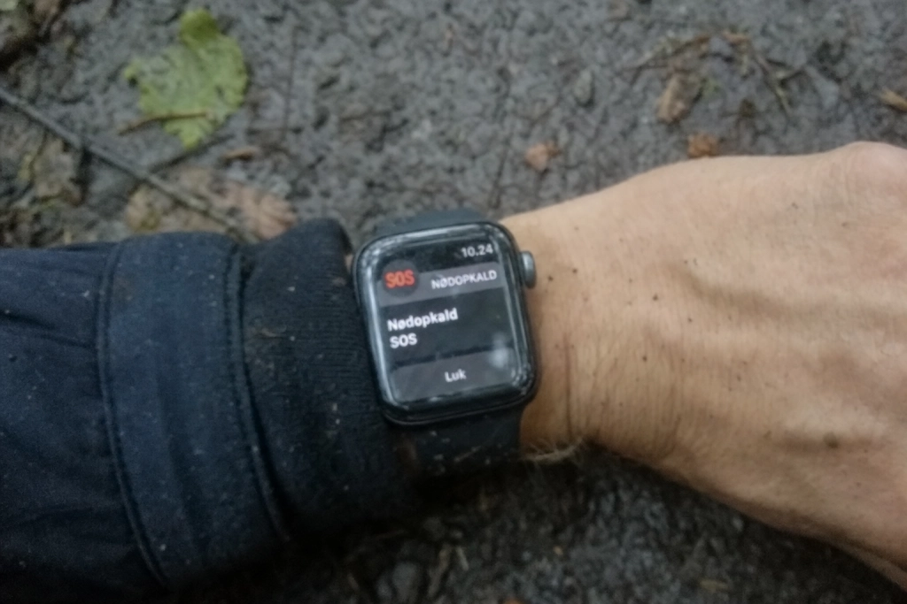 Faldt bevidstløs af cyklen: Hans Apple Watch ringede selv til alarmcentralen og reddede hans liv