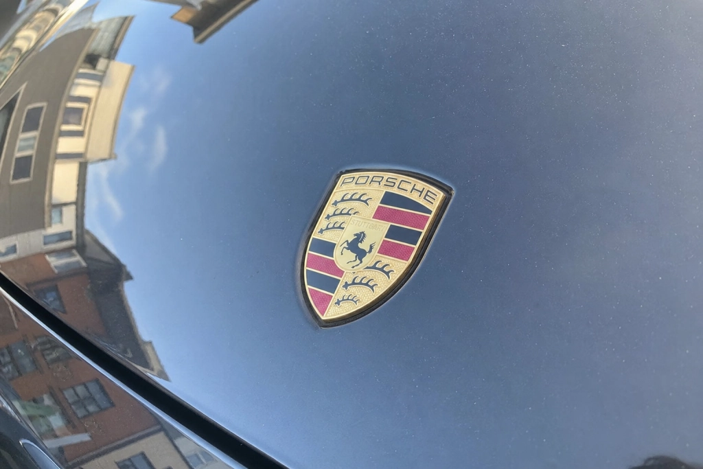 Porsche fyrer 6.000 ekstra og vender ryggen til elbilerne: Flagskibs-SUV får nu V8-motor