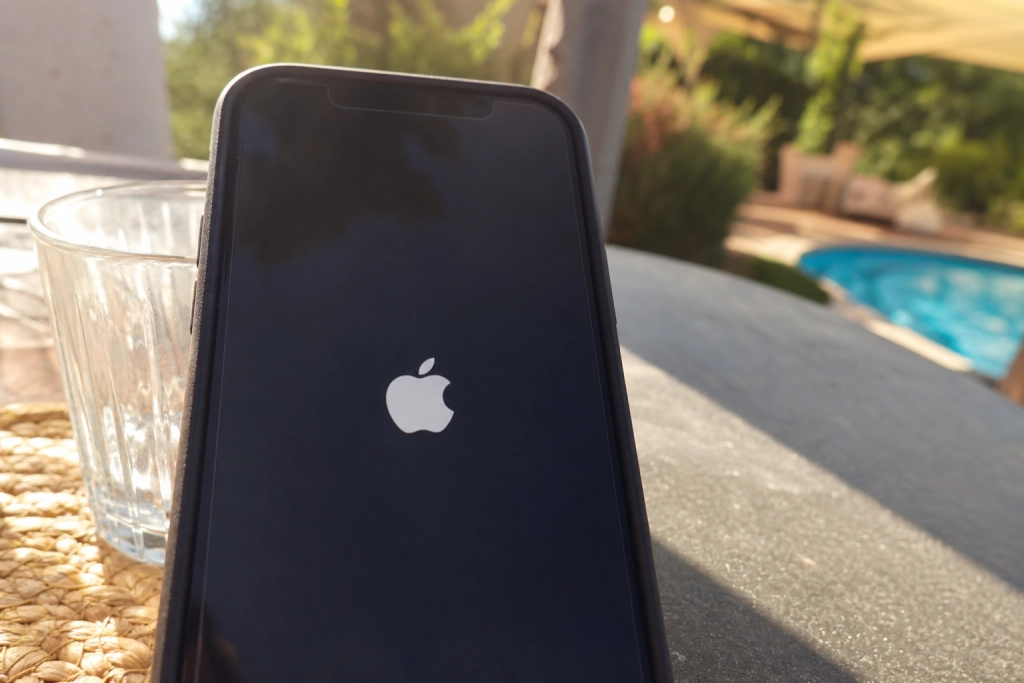 Apple advarer om varmegrænse: Disse fem app-vaner dræner batteriet hurtigst i sommeren