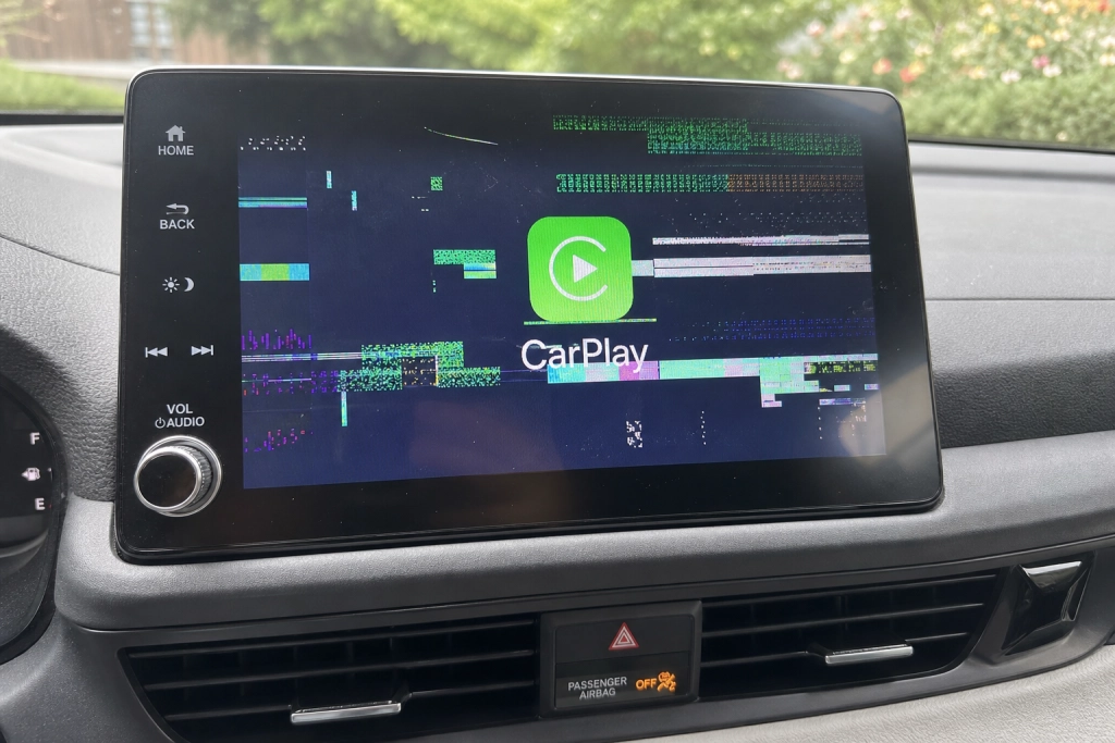 Frosne skærme og CarPlay-frafald: Software er nu bilens største svaghed i 2026