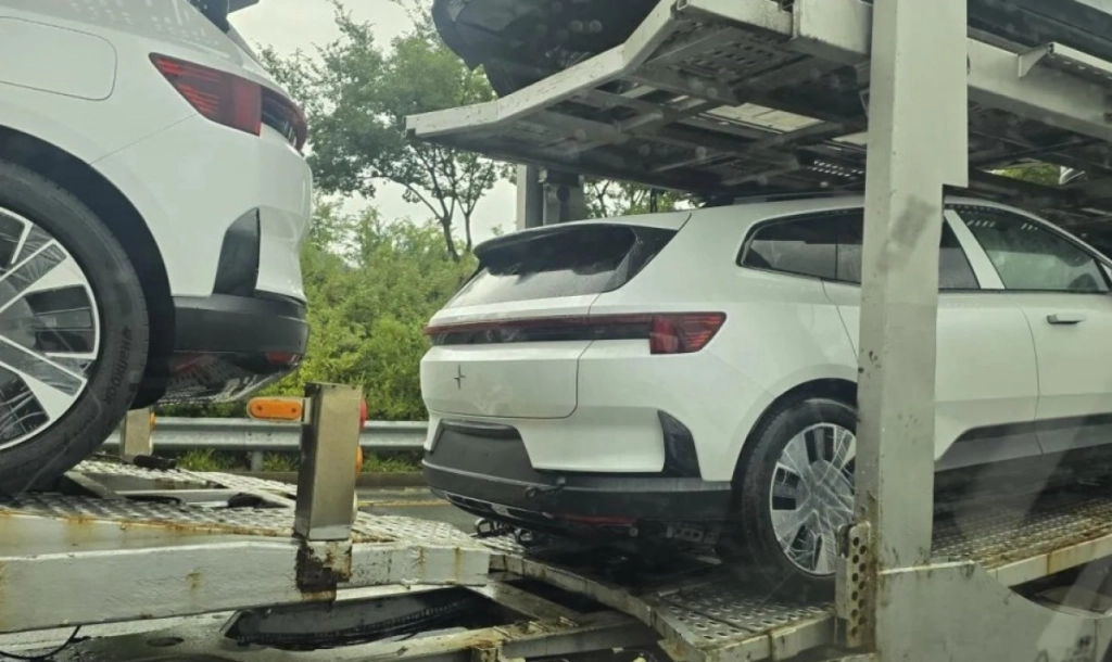 Polestar 4 SUV lækket på autotransporter: Afslører den funktion coupéen nægtede at give