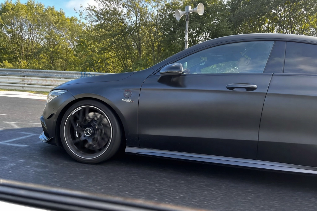 Elektrisk AMG smadrer benzin-forgængeren: 13 sekunder hurtigere på Nürburgring