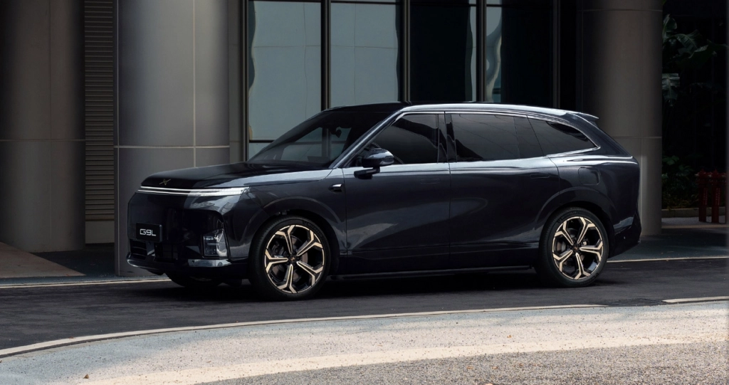 Kinesisk kæmpe-SUV lover 1602 km på én tur: Xpeng G9L går i salg i september