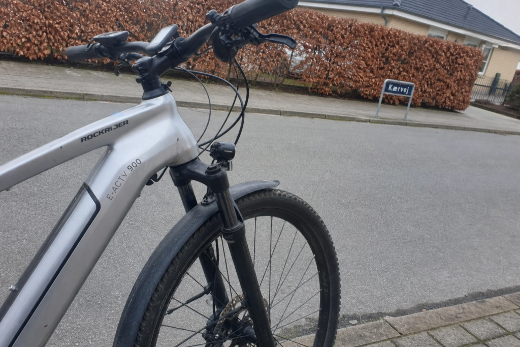 Fem elcykler der kan erstatte bilen i hverdagen: Fra pendling til ladcykel med plads til to børn