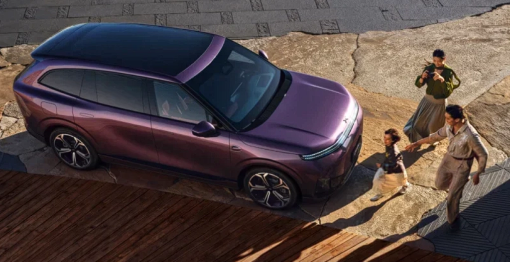 Kinesisk 5,1-meter SUV får indbygget køleskab: XPeng G9L klar til Europa-premiere i Paris