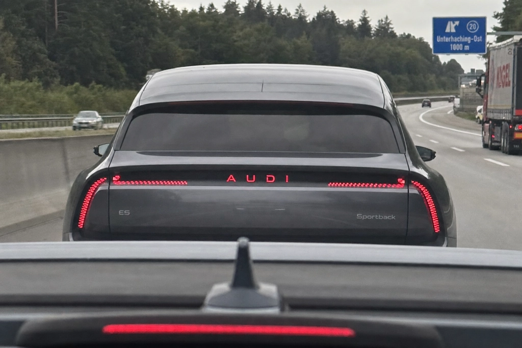 Kinesiske AUDI-biler uden de fire ringe mangler EU-godkendelse: Alligevel kører de allerede på tyske veje