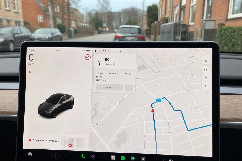 Tesla Robotaxi brugte 66 minutter for en tur på 3,7 km: Passagerer efterladt midt i ingenting