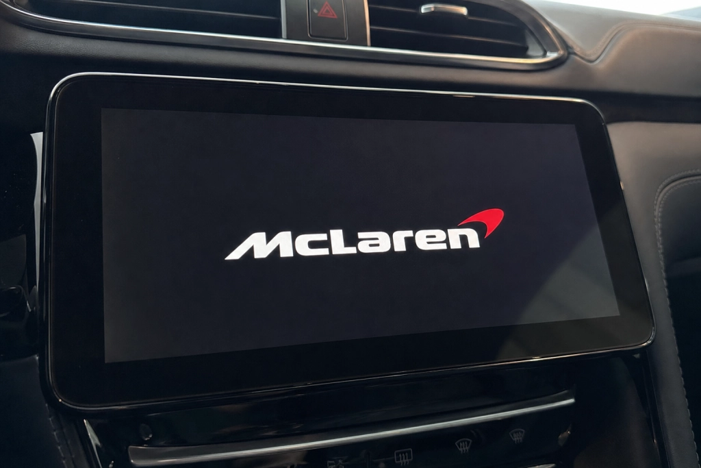 McLaren vender 180 grader: Britisk supersportsvogn får manuel gearkasse for første gang siden 1998