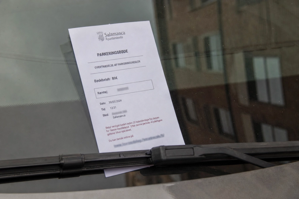 Falske bøder på forruden førte til en meget ægte bøde: Sådan virkede fælden