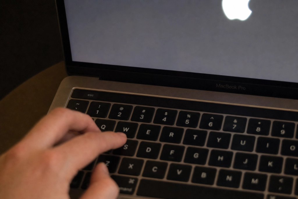 MacBook Pro med M5 Max taber ydelse efter macOS 26.6.2: Én indstilling giver den tilbage