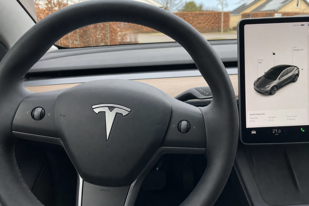 Tesla FSD godkendt med hemmeligholdelsesklausul i Holland: EU kræver nu svar