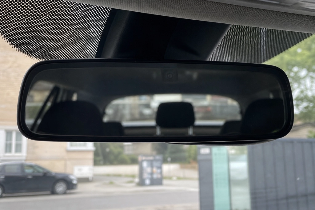 Oven på alle de andre systemer: Bilen overvåger dig snart via bakspejlet