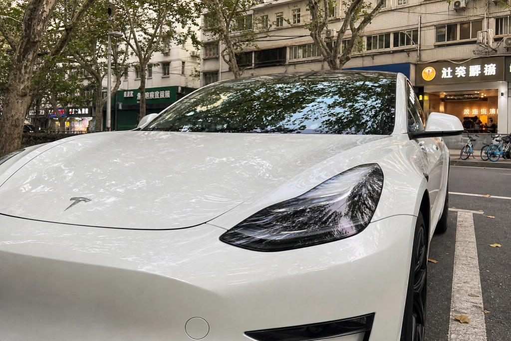 Teslas Kina-salg faldt 19 procent: Giga Shanghai sender i stedet 127 procent flere biler ud af landet