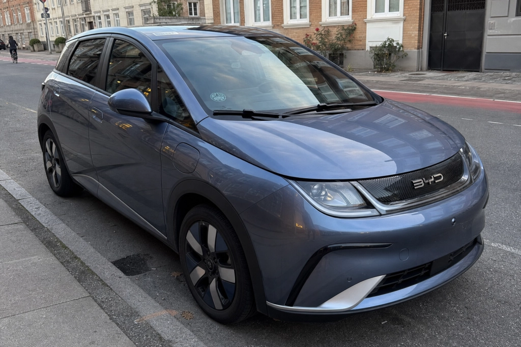 BYD styrter på børsen: Nu sætter kinesernes elbil-gigant alt ind på verdensførerskabet