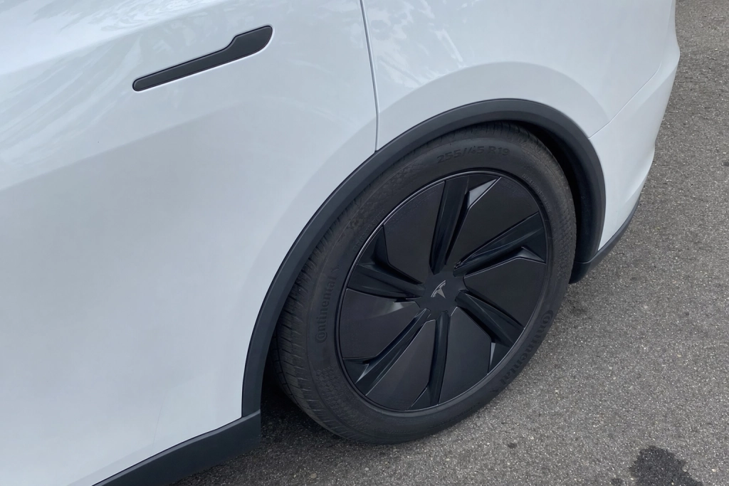 Ny Tesla synker bagi efter 9.000 kilometer: Producenten har allerede en ny fjeder klar