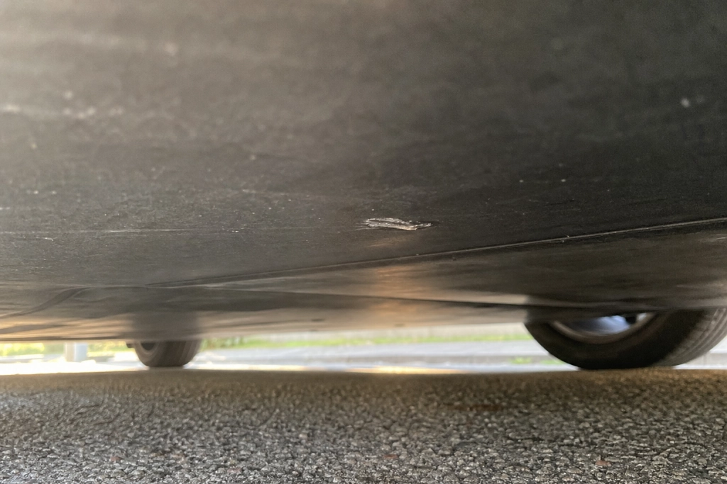 Et lille stenslag kan koste elbilen livet: Sådan gør ny batteriteknik reparation umulig