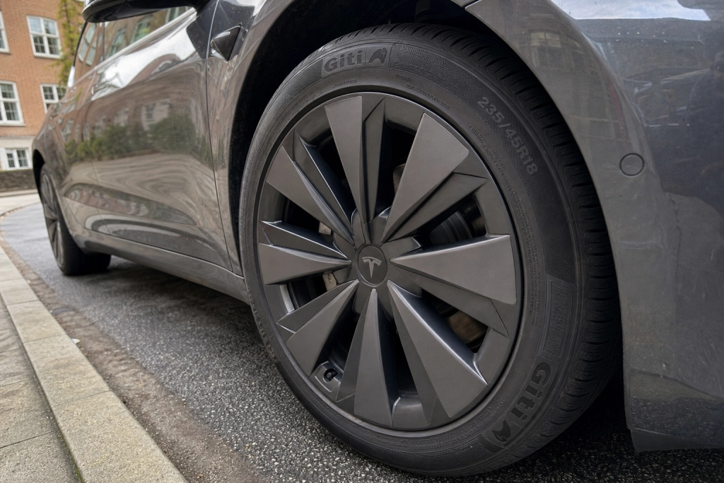 Tesla giver Model 3 mere rækkevidde: Men der er en hage