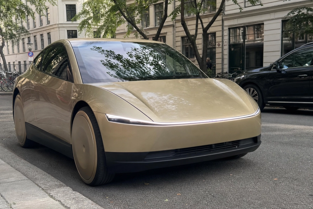 Ny trend rammer Tesla: Alt der skal til er en pæl ved vejen