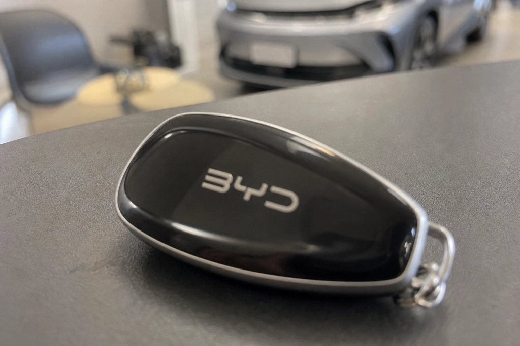 BYD og Xpeng sælger rekordmange biler, men pengene siver ikke ind til forhandlerne