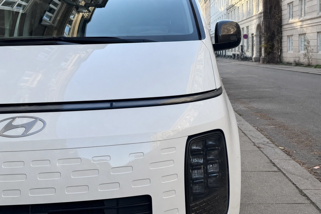 Hyundais populære minivan bliver elbil: Nu ruller den ud i Europa