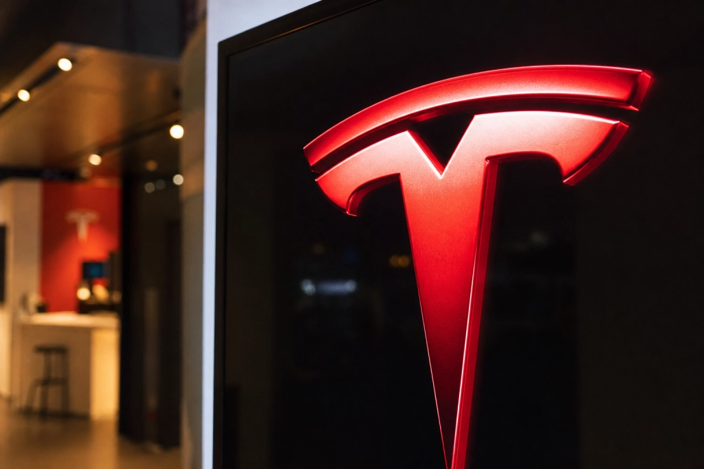 Teslas egne data afslører: Bil dræbte motorcyklist med førerassistent slået til