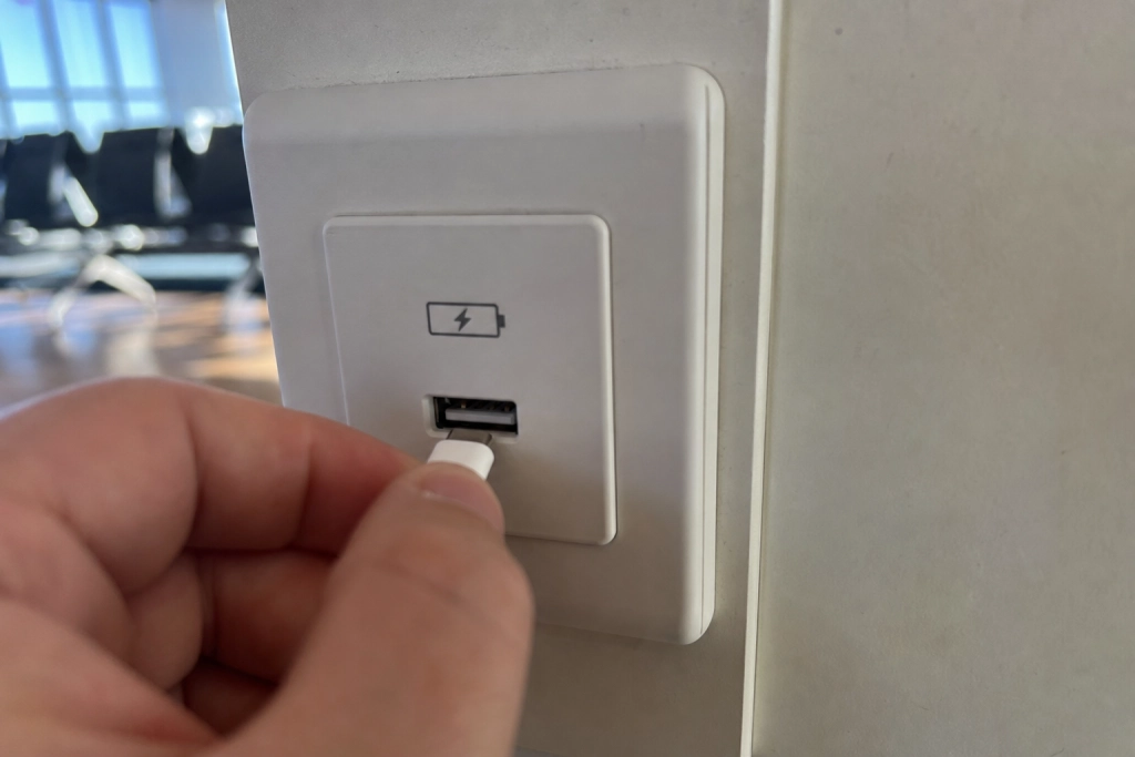Lader du op i lufthavnen? Ny hackermetode omgår Apples og Googles sikkerhedsdialog