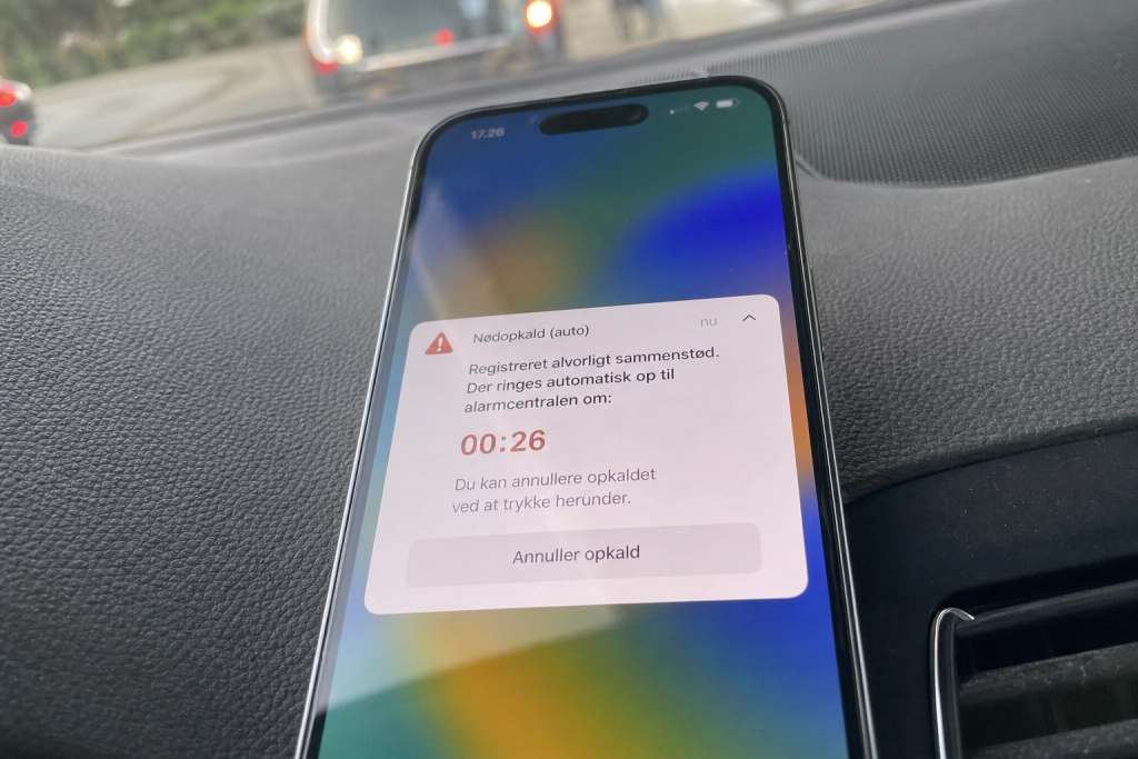 Din telefon kan tilkalde hjælp helt af sig selv ved et uheld: Sådan slår du funktionen til