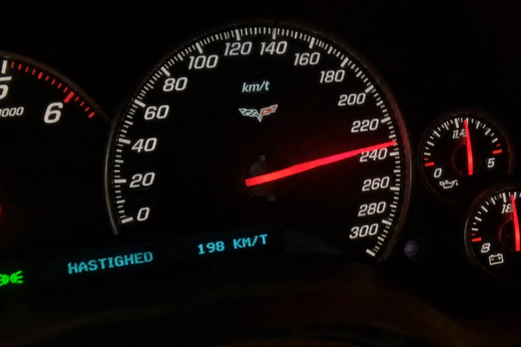 Teenager målt til 198 km/t i Corvette: Fik en bøde og et opkald til forældrene