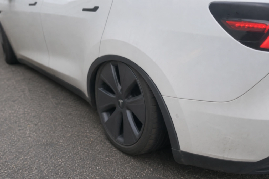 Tesla-ejere raser: Nye biler får affjedringen til at kollapse