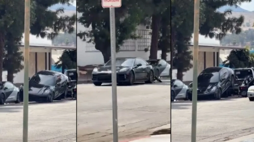 Vild video: Porsche river sig fri af bugserbilen og efterlader stumper på vejen