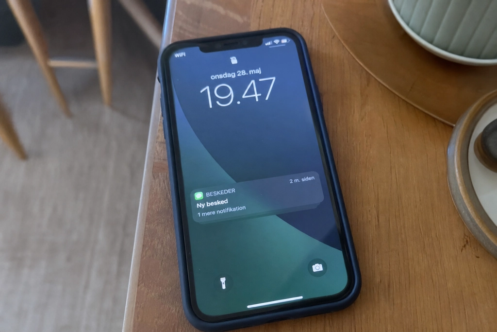 Fremmede kan læse dine beskeder på din låste telefon: Sådan skjuler du indholdet