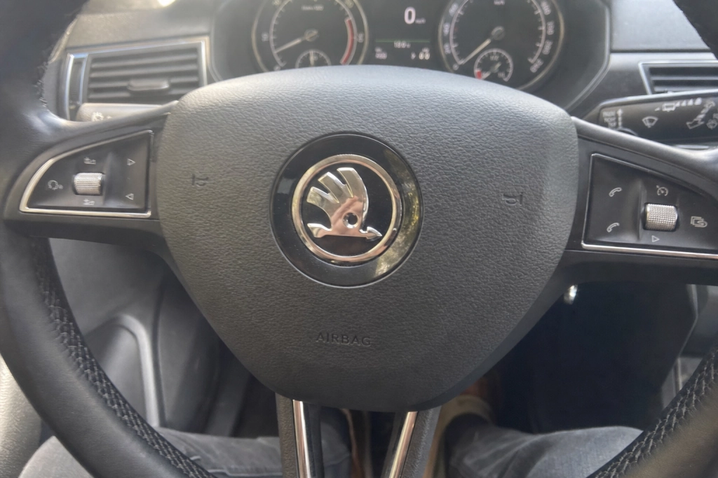 Kører du en Skoda: Livsfarlig airbag kaldt tilbage i tusindvis af biler mere