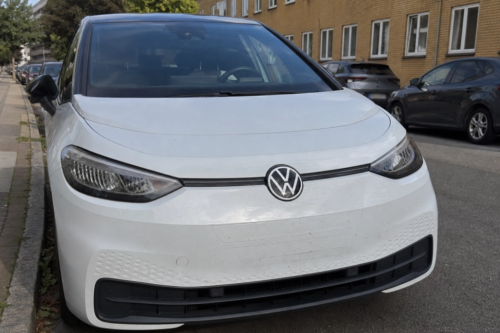 VW's lille elbil bliver billigere: Ny batteriversion sænker indgangsprisen