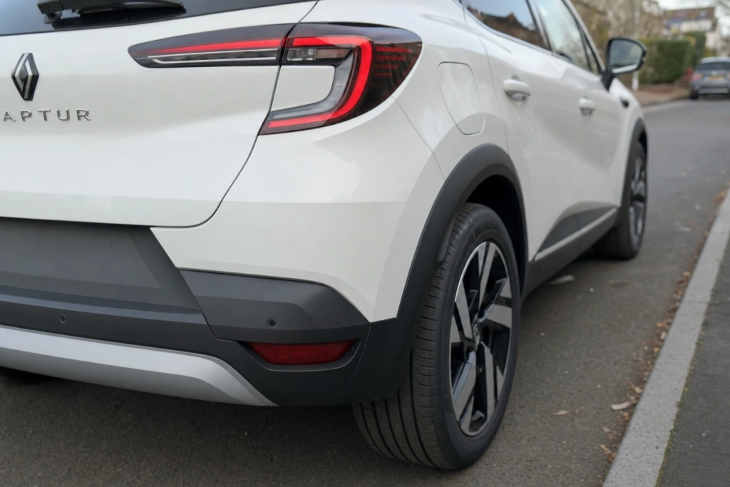 Ejer du en ny Renault-hybrid: En fejl i batteriet kan udløse brand, og bilen kaldes tilbage