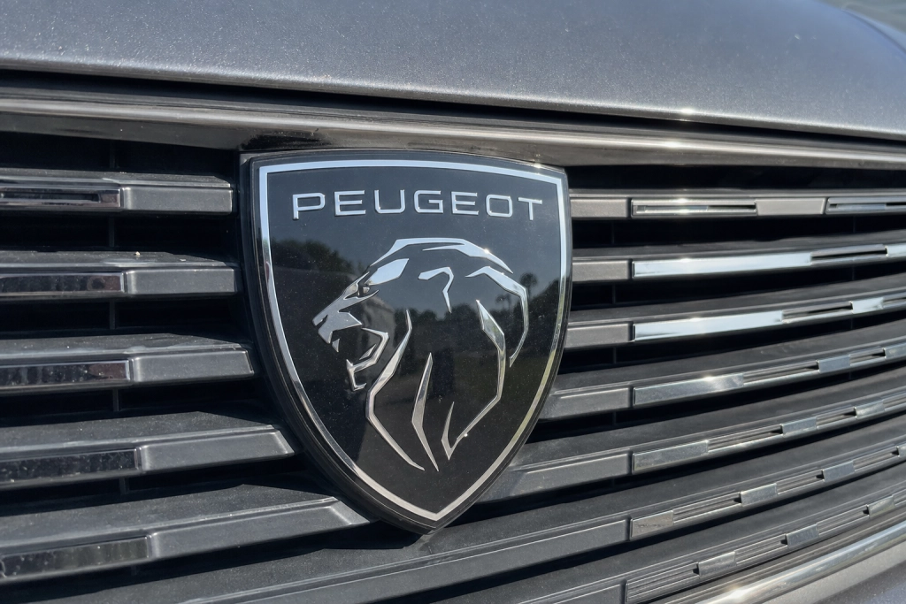 Kører du Peugeot, Citroën eller Opel: Stellantis-chef undskylder nu motorfejlen der kan koste dig en formue