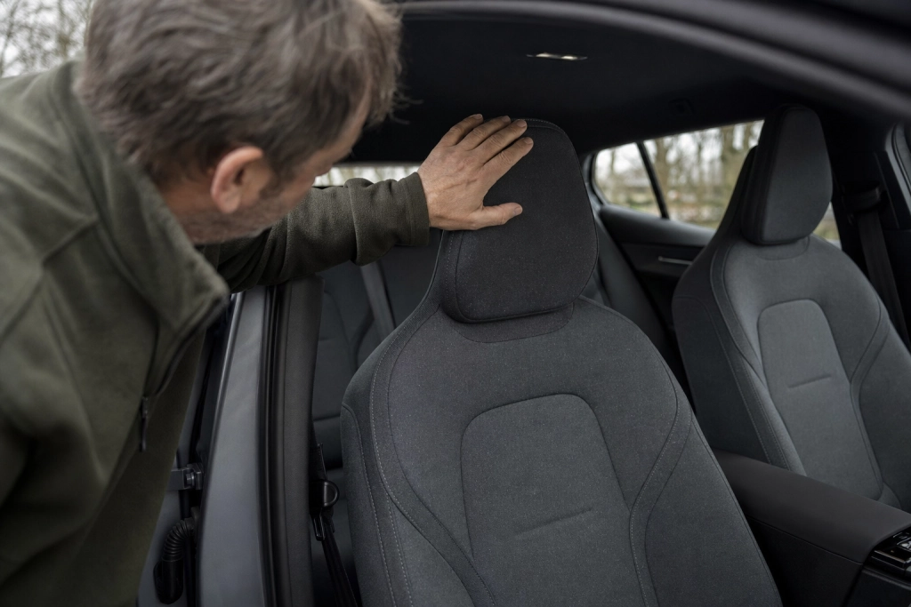 Volvo kalder over 5.000 EX30 tilbage i Danmark: Nakkestøtten kan løsne sig ved et sammenstød