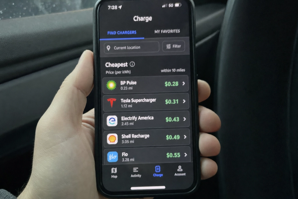 Lader du elbilen ude: En gratis app finder den billigste lader og sparer dig hundredvis