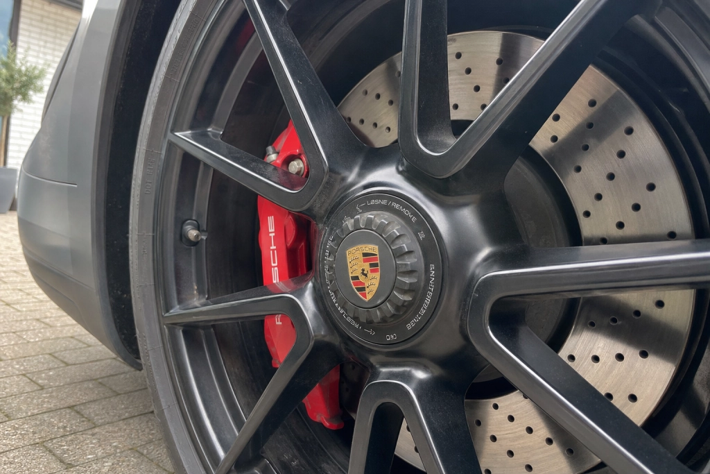 Alvorlig fejl hos Porsche: Hjulene kan falde af under kørsel