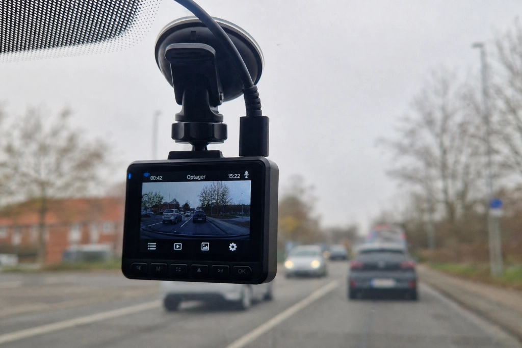 Har du dashcam i bilen: Et klip på Facebook kan koste dig dyrt
